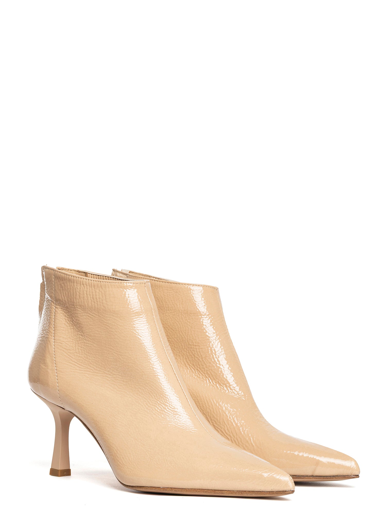 Amina Tronchetti in naplak peach