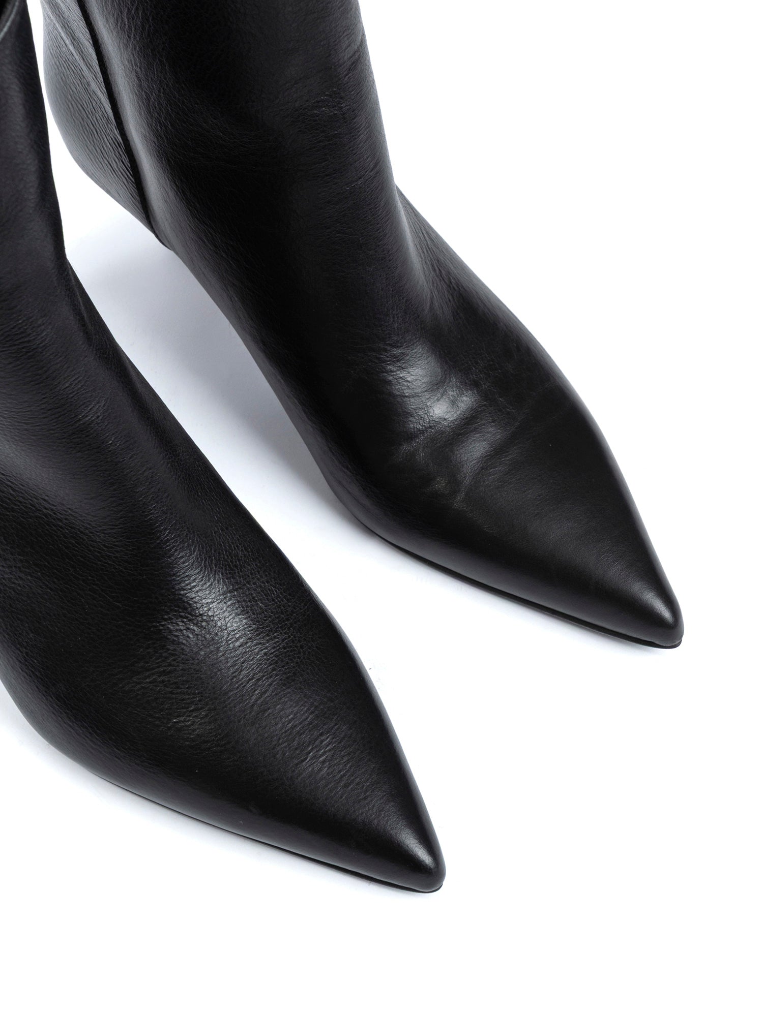Charlotte Tronchetti in vitello nero
