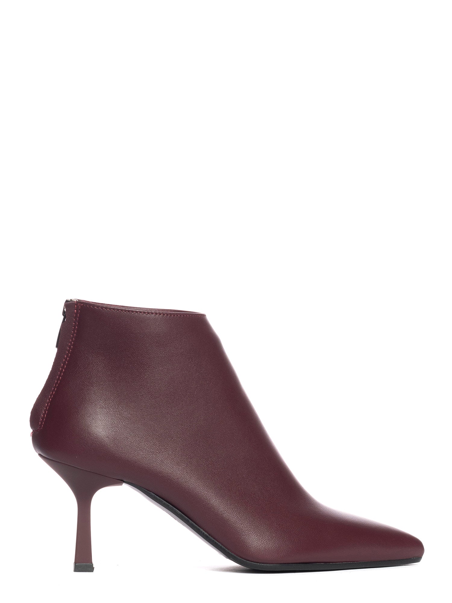 Elise Tronchetti in nappa bordeaux
