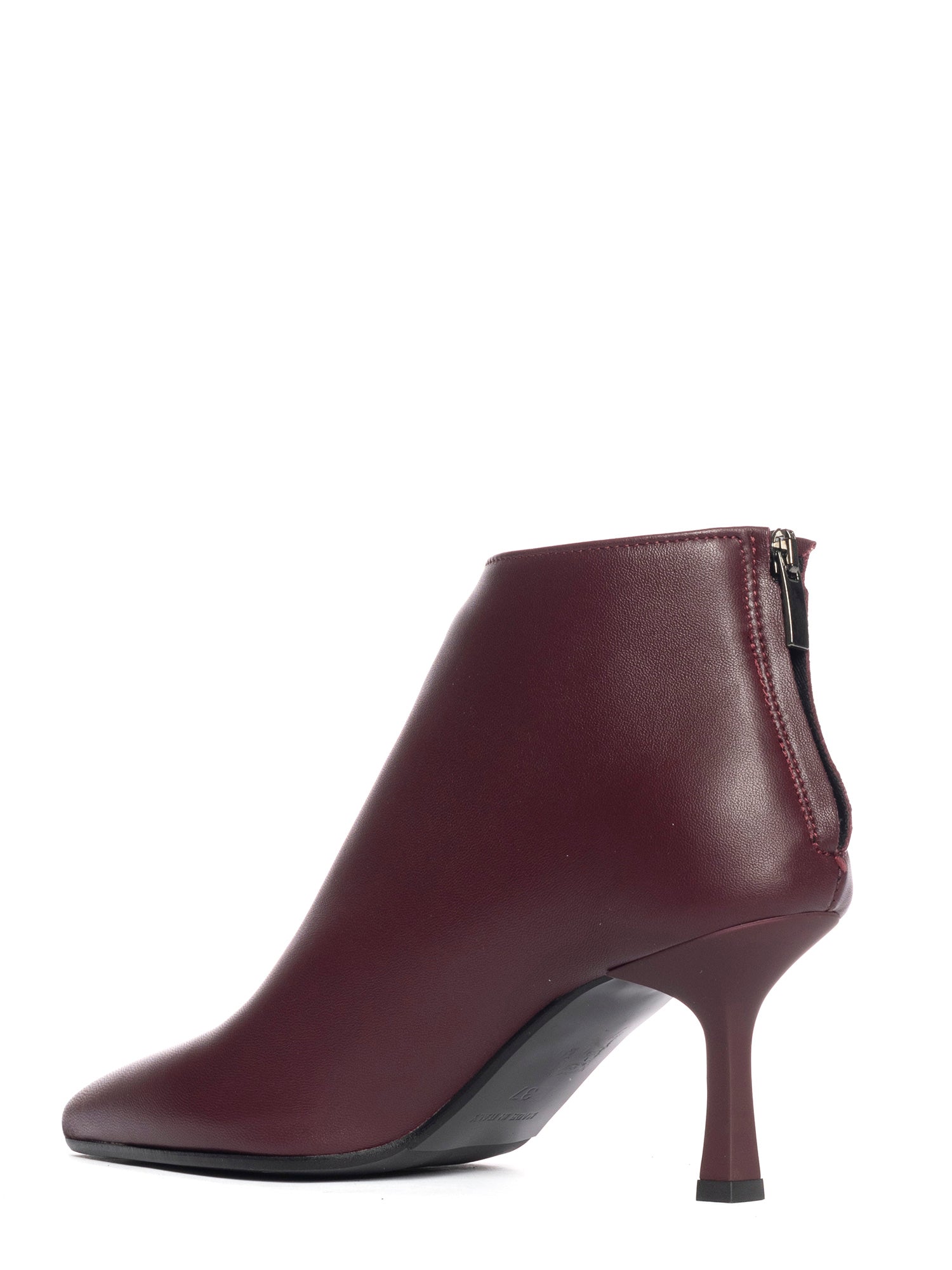 Elise Tronchetti in nappa bordeaux