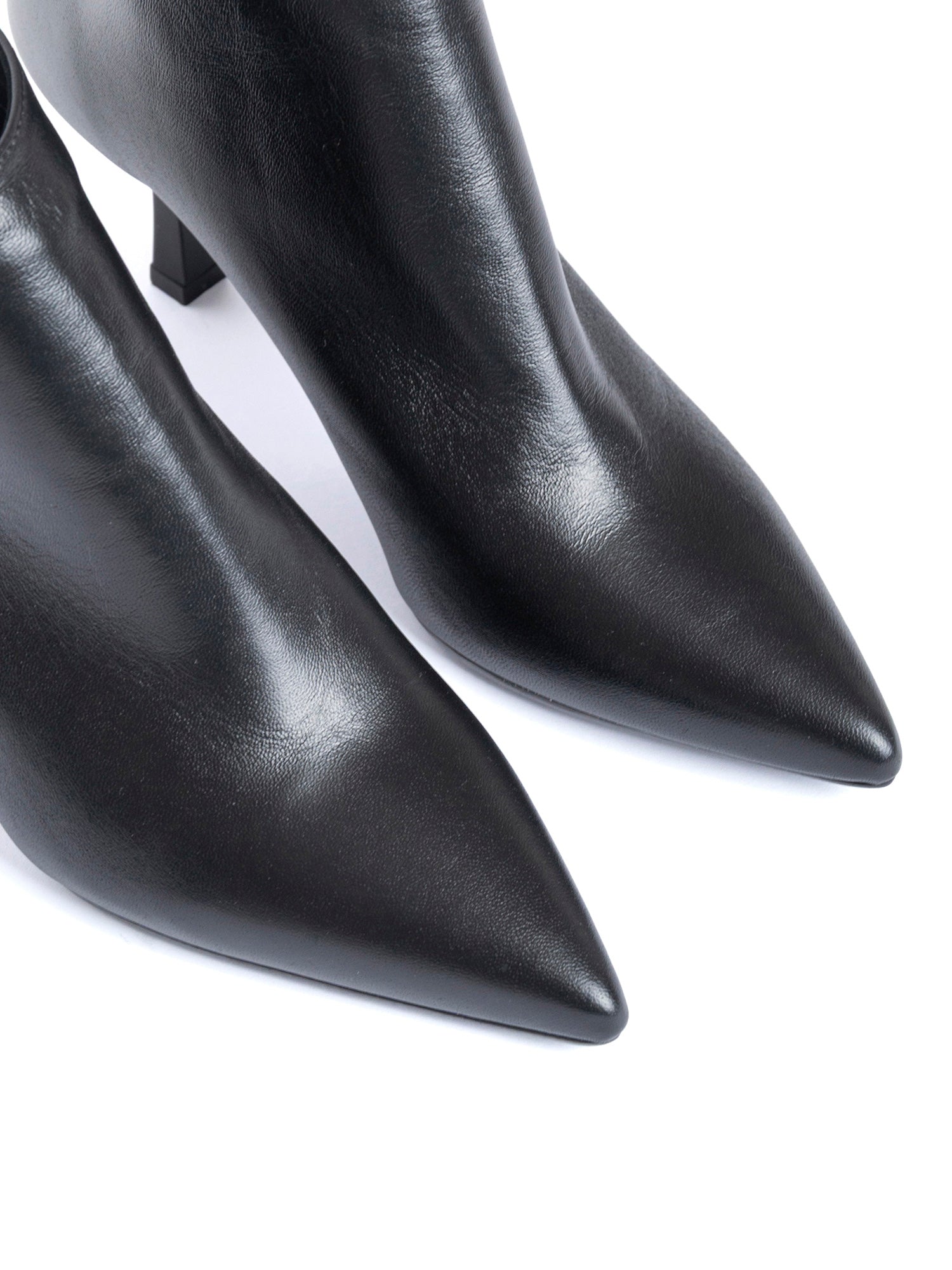 Elise Tronchetti in nappa nero
