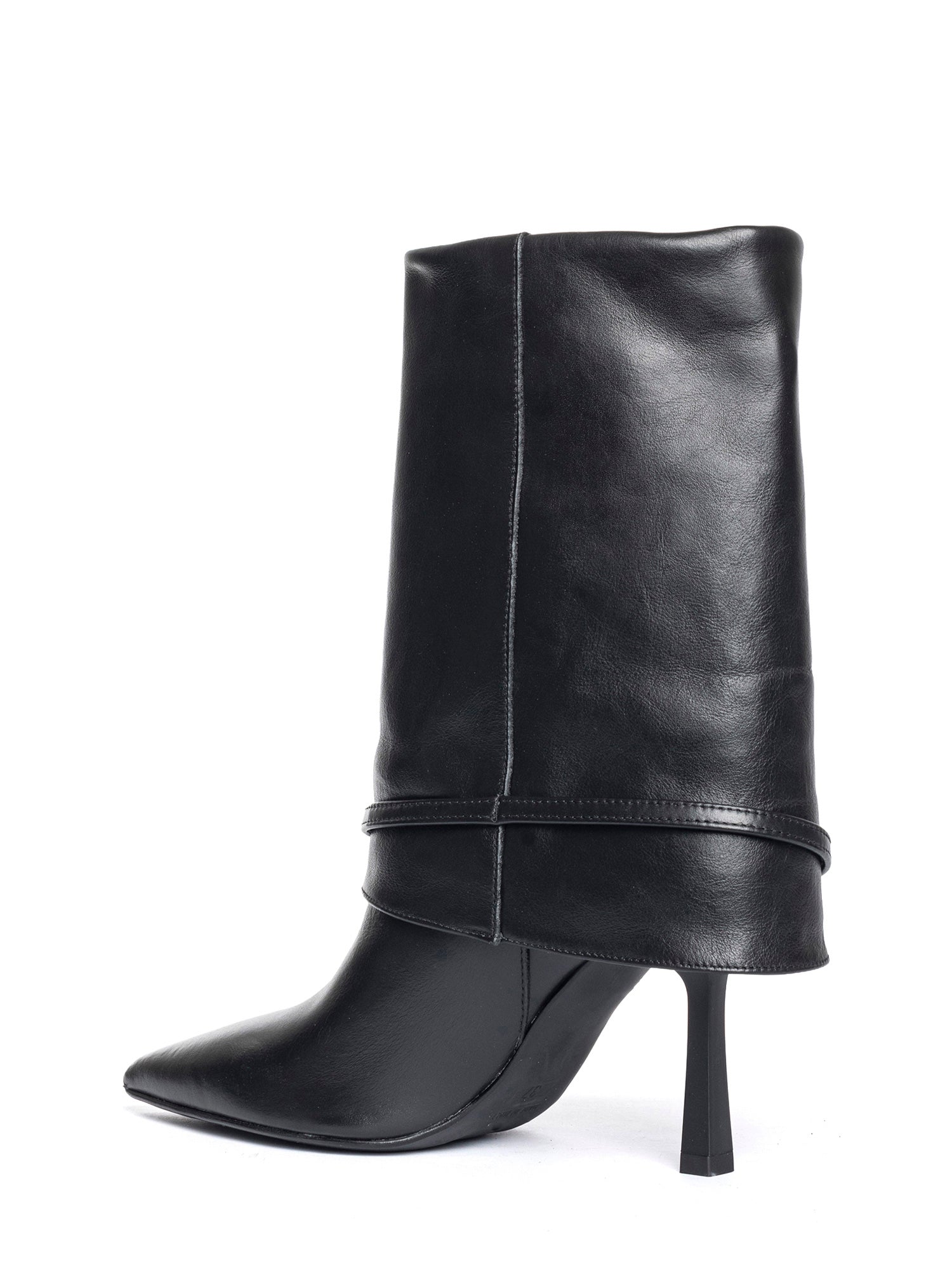 Karen Tronchetti in vitello nero
