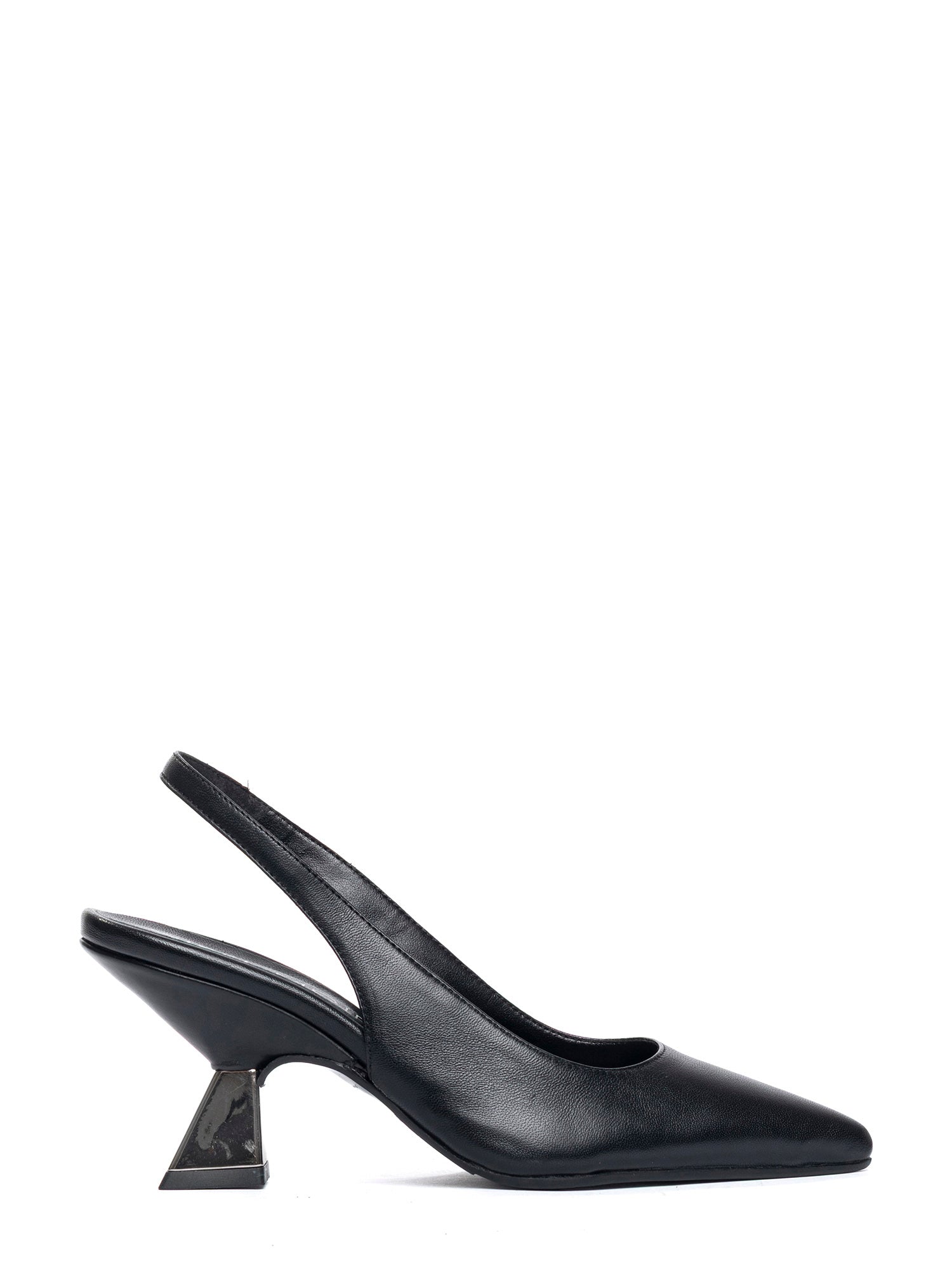 Lia Chanel in nappa nero