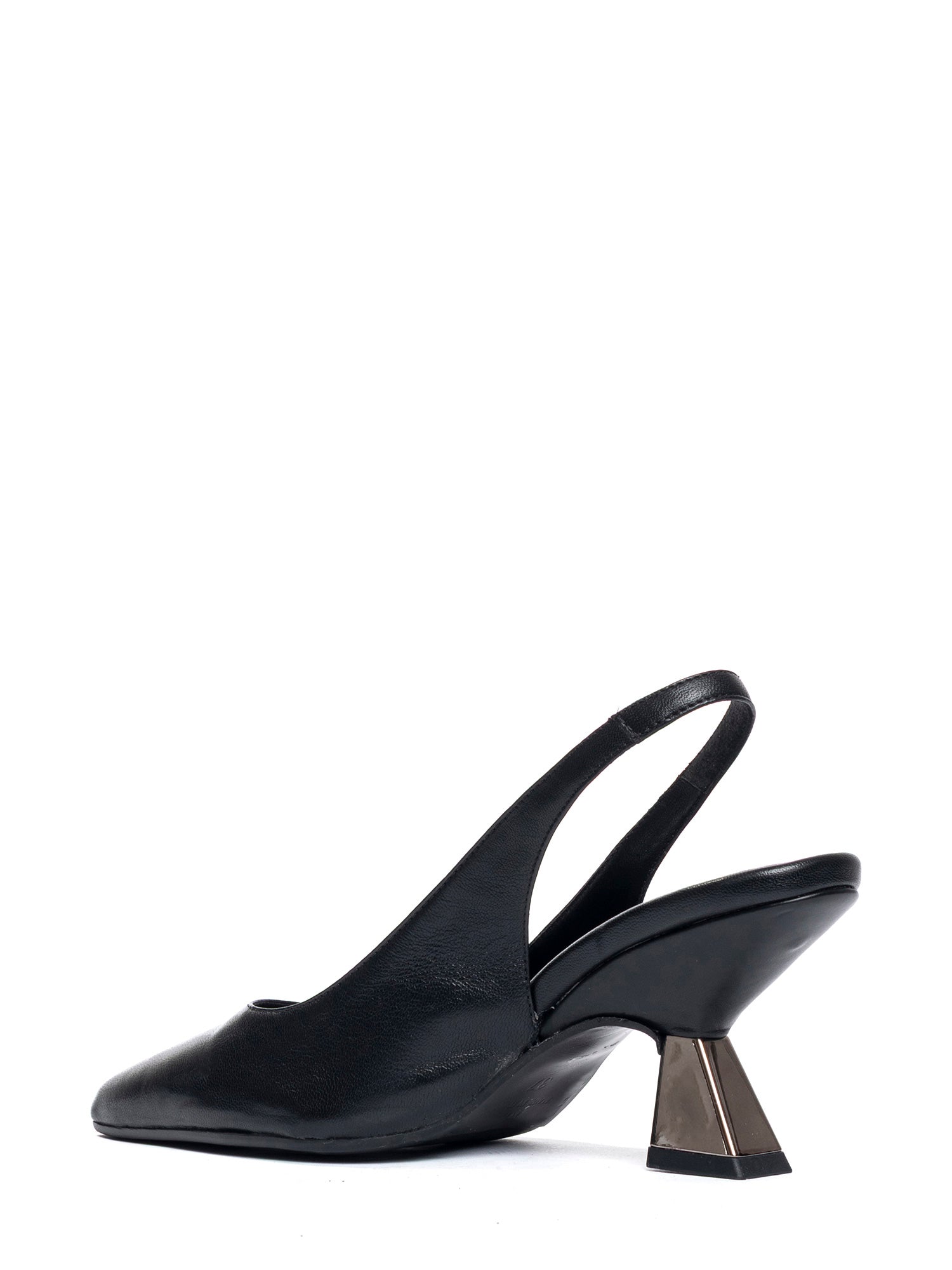 Lia Chanel in nappa nero