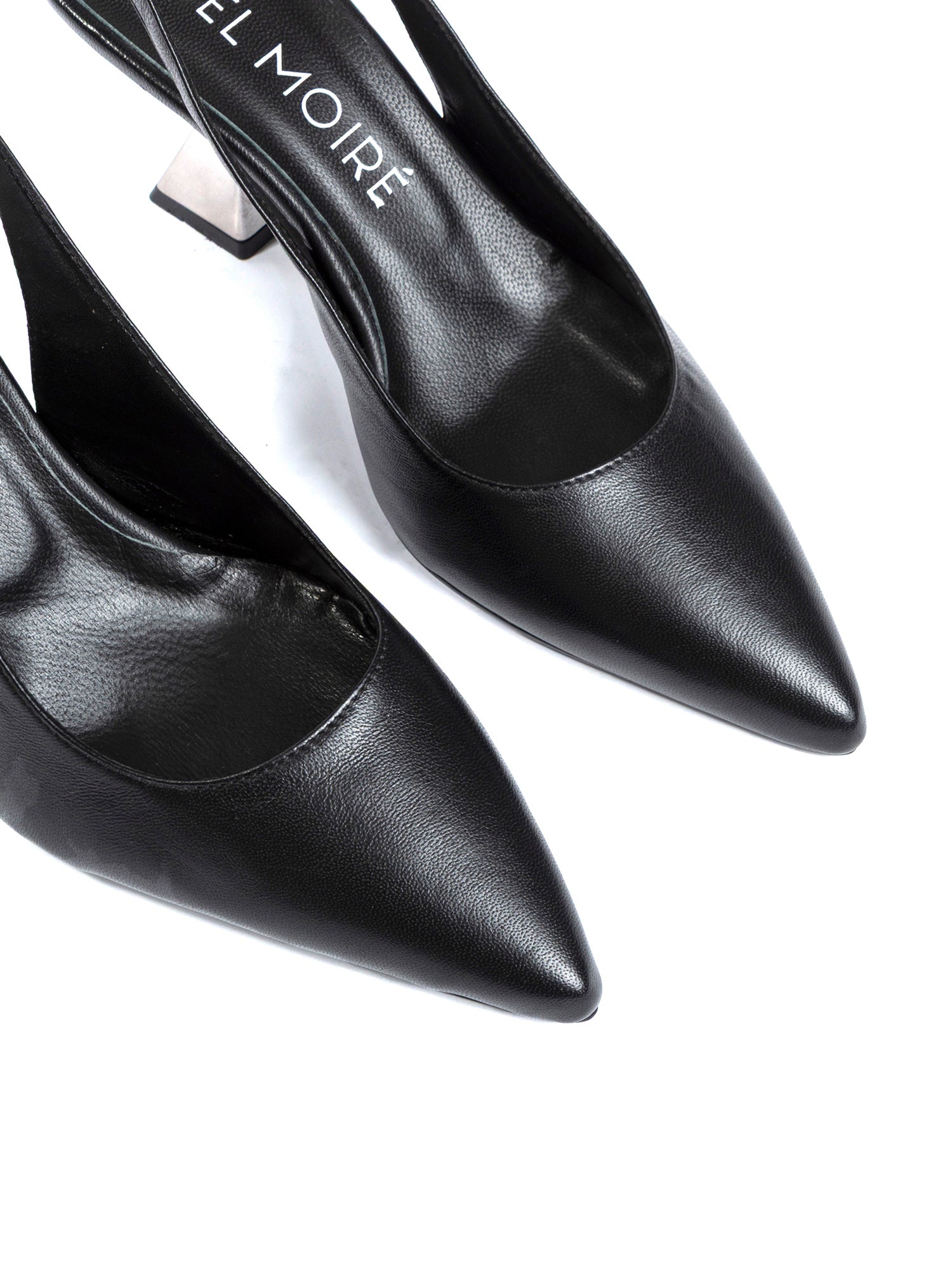 Lia Chanel in nappa nero