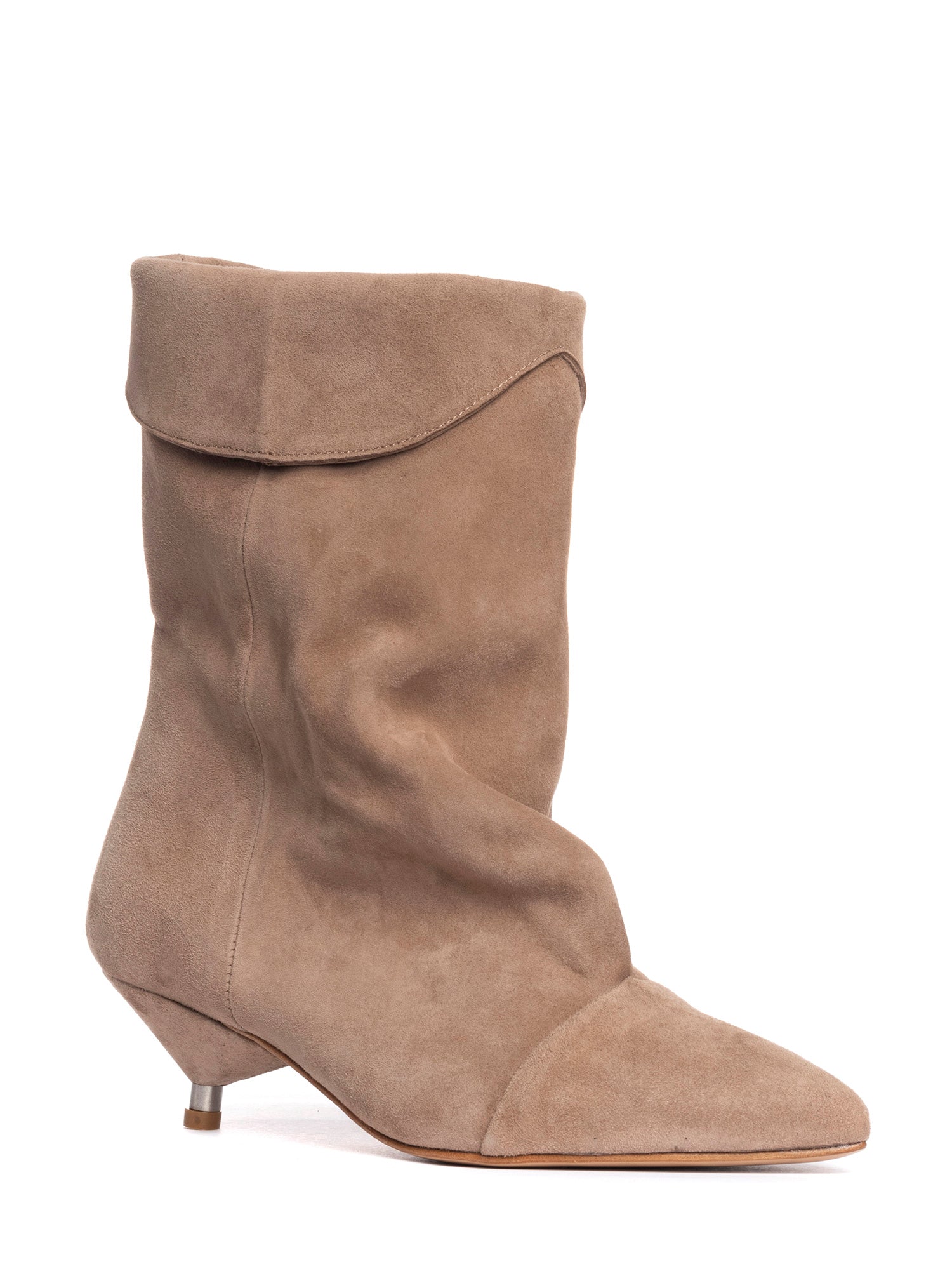 Miriam Tronchetti in camoscio rosa antico