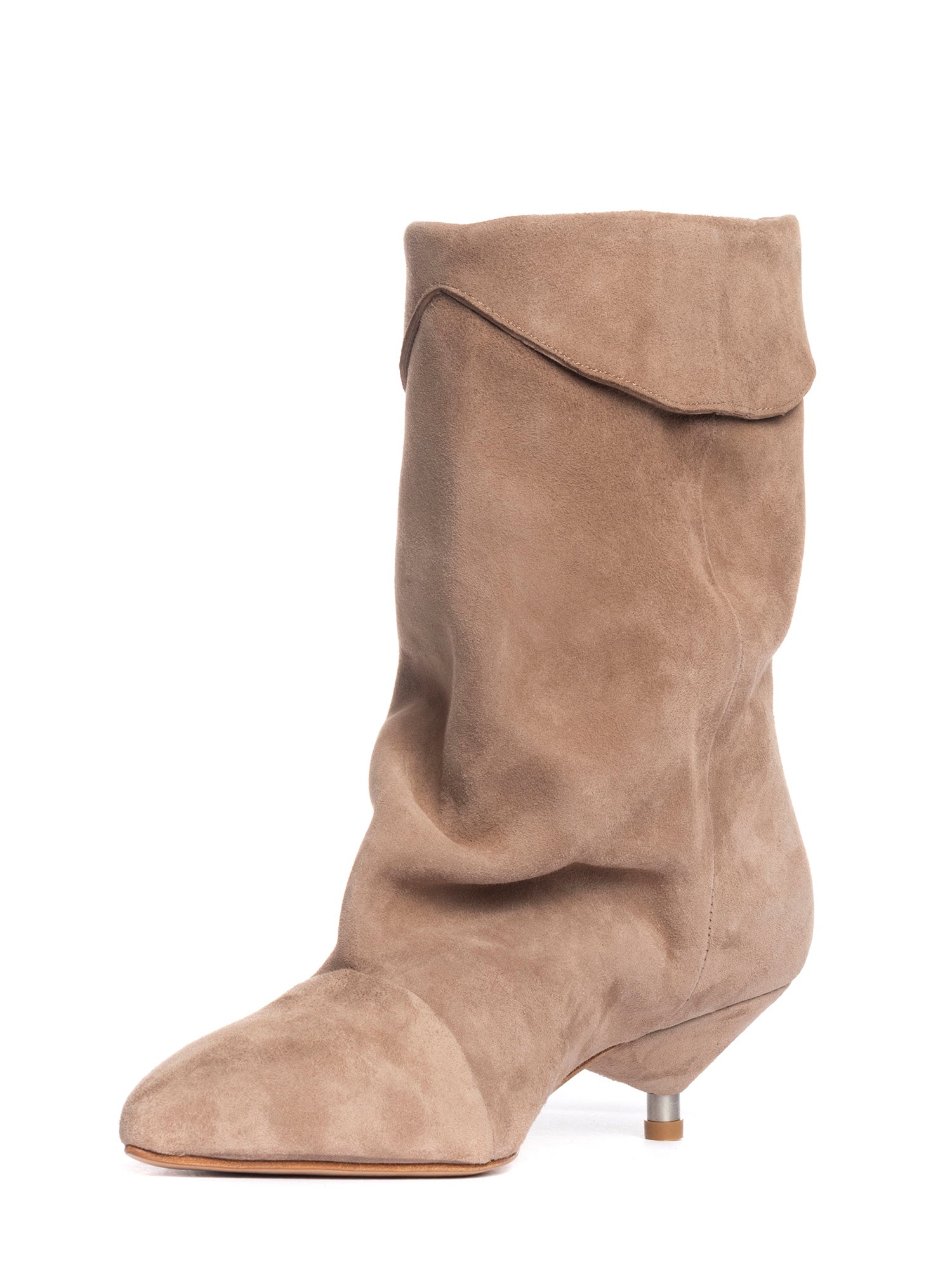 Miriam Tronchetti in camoscio rosa antico