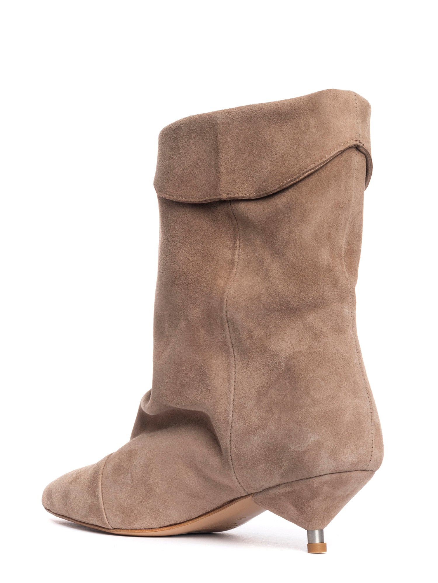 Miriam Tronchetti in camoscio rosa antico